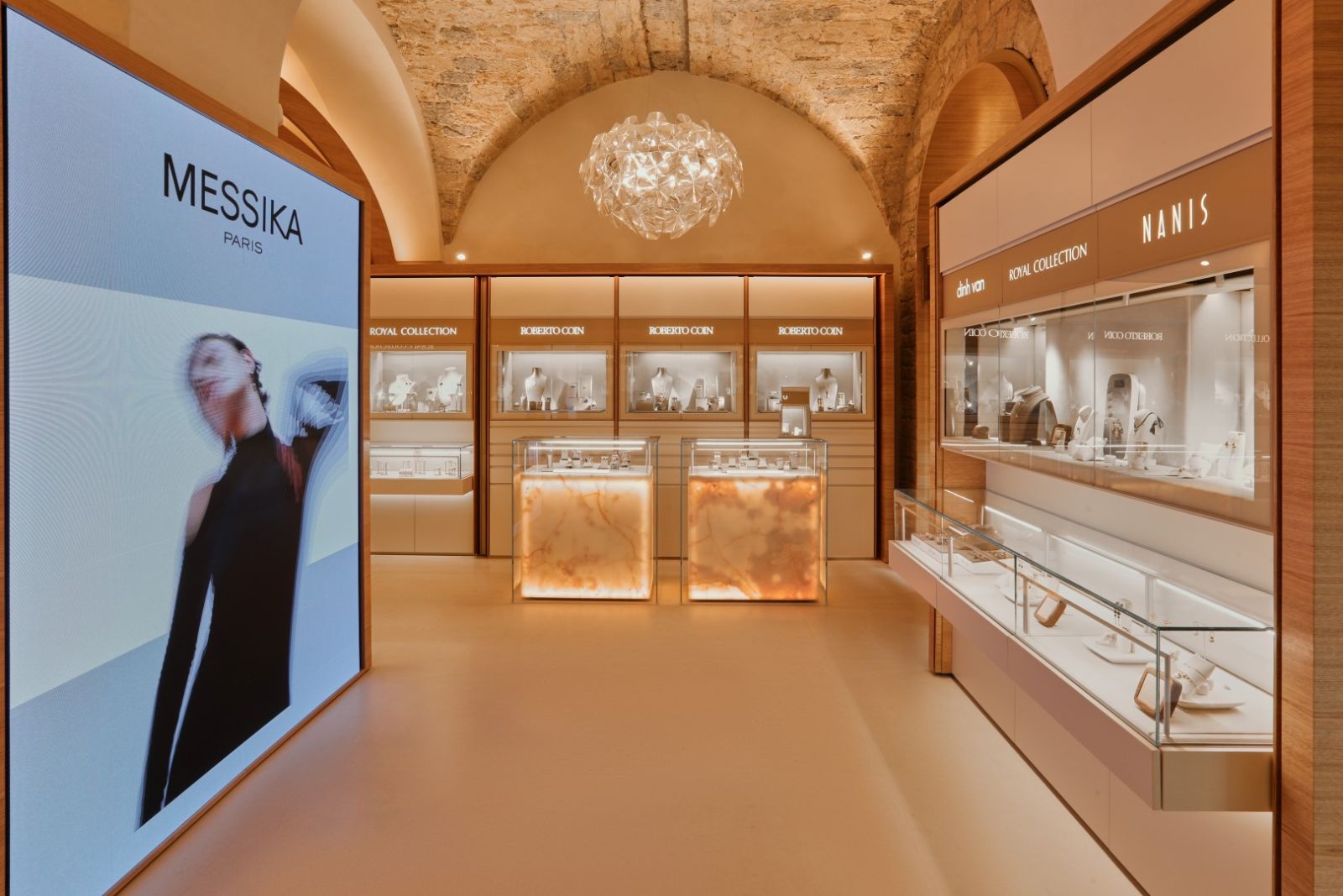 В легендарной бакинской локации открылся третий бутик Royal Collection